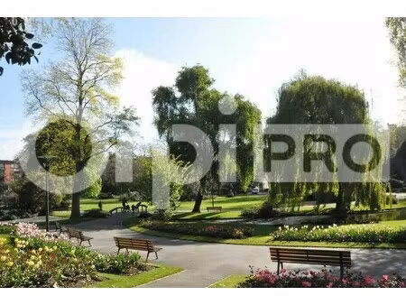 location commerce 121 m²