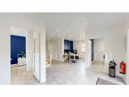 location commerce 82 m²