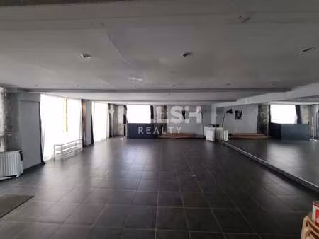 location commerce 71 m²