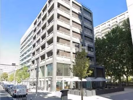 location commerce 141 m² à 304 m²