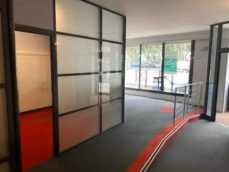 location commerce 270 m²