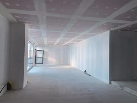 location commerce 112 m²