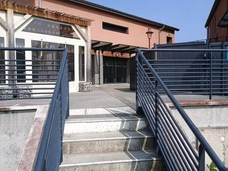 location commerce maillat 01000 160m²