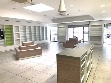 location commerce 230 m²