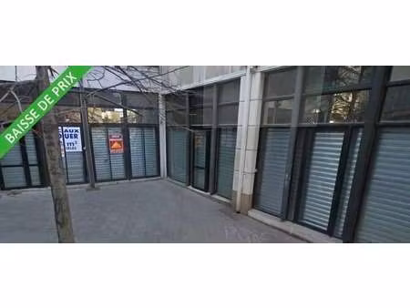 location commerce 323 m²