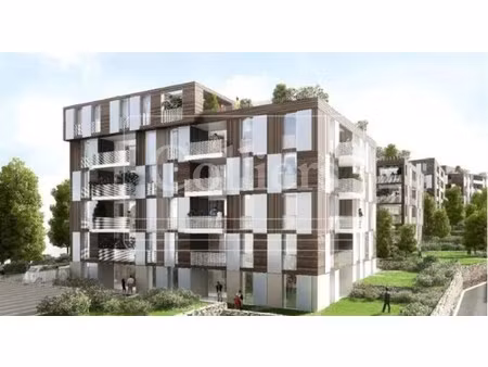 location commerce 761 m²