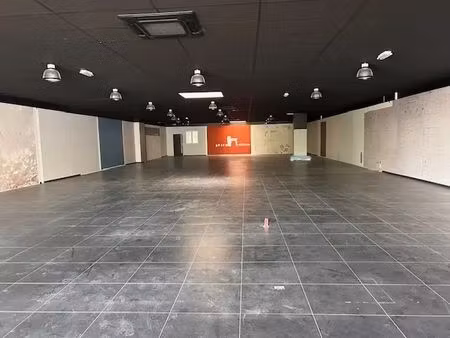 location commerce 569 m²