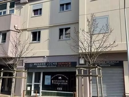 location commerce moissy-cramayel 77550 80m²