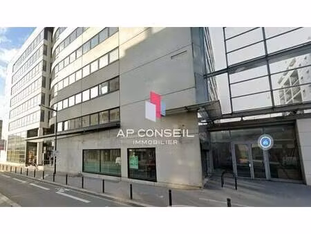 location commerce montigny-le-bretonneux 78180 471m²