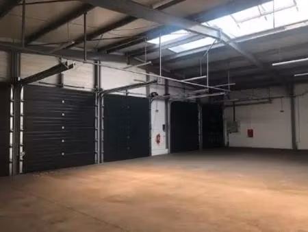 location commerce 1 178 m²