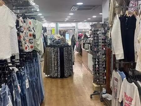 location commerce 138 m²