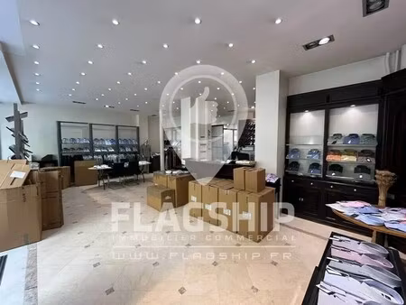 location commerce 213 m²