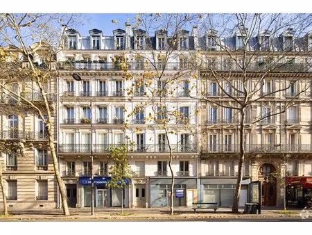 location commerce 119 m²