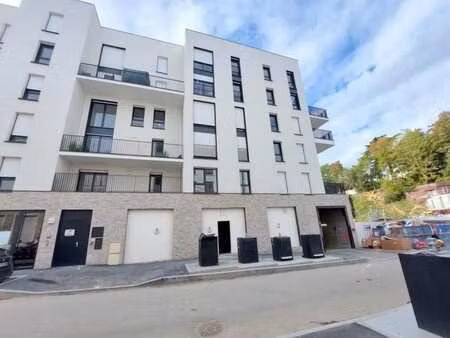 location commerce 111 m²