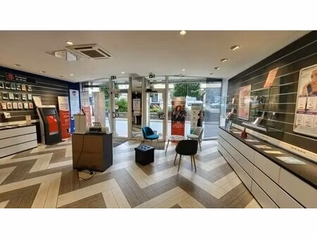 location commerce 117 m²