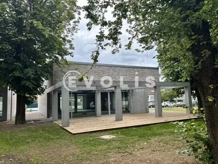 location commerce rivery 80136 251m²