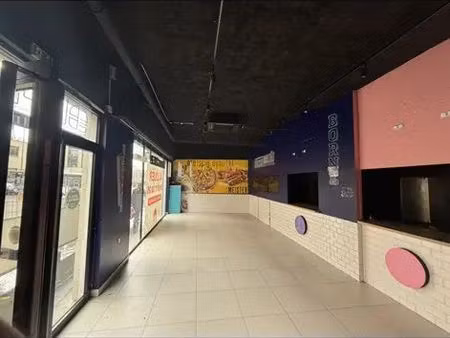 location commerce 150 m²