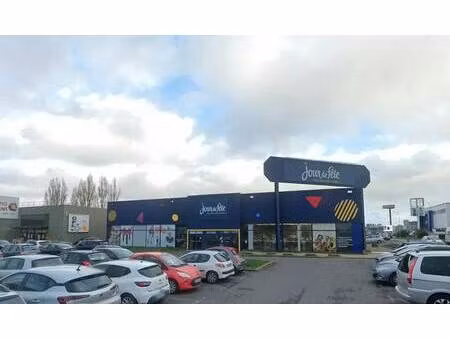 location commerce 350 m² à 850 m²
