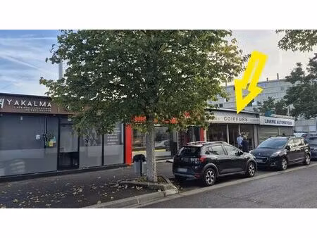 location commerce 65 m²