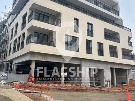 location commerce 312 m²