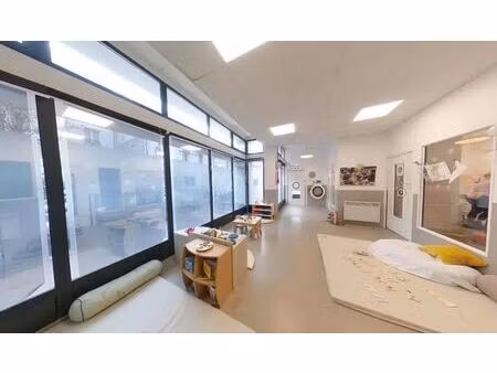 location commerce suresnes 92150 116m²