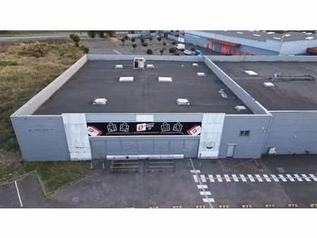 location commerce 1 200 m²