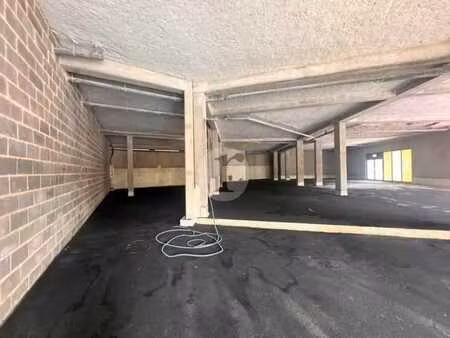 location commerce 365 m² à 800 m²