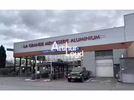 location commerce fréjus 83600 600m²