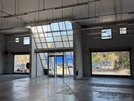 location commerce 442 m² à 920 m²