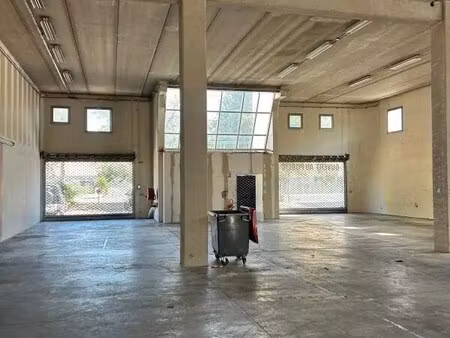 location commerce aubagne 13400 478m²