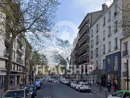 location commerce 73 m²