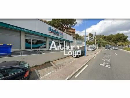 location commerce 160 m²