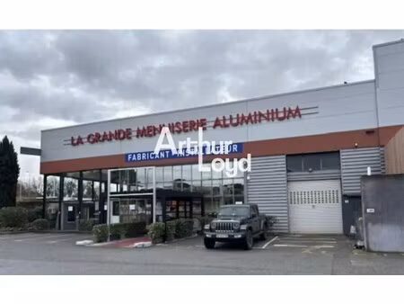 location commerce frejus 83600 600m²