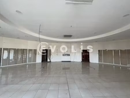 location commerce 450 m²