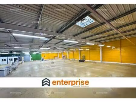 location commerce 1 079 m²