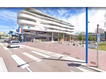 location commerce mandelieu la napoule 06210 276m²
