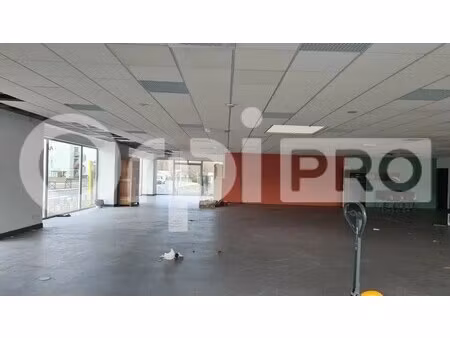 location commerce montlucon 03100 835m²