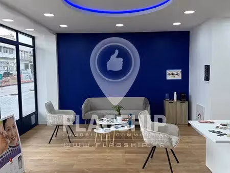 location commerce 135 m²