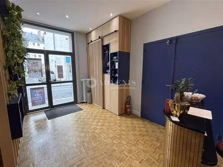 location commerce 60 m²