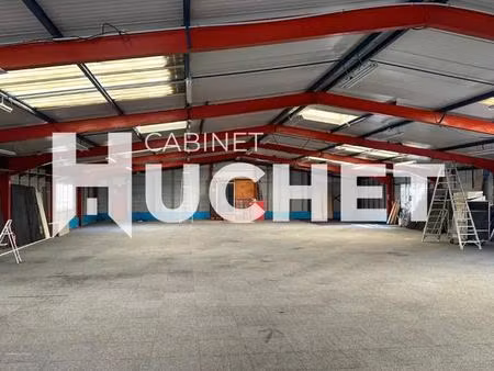 location commerce 597 m²