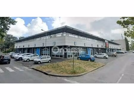 location commerce 72 m² à 144 m²