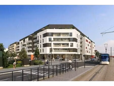 location commerce 124 m²