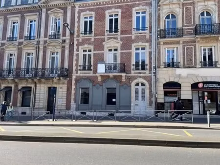 location commerce 108 m²