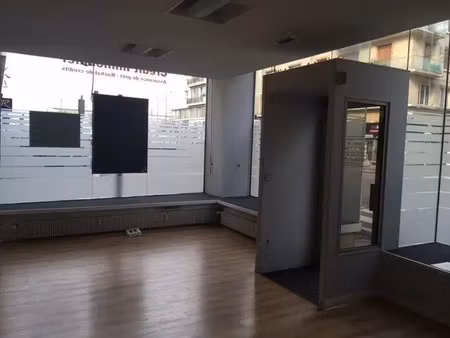 location commerce 155 m²