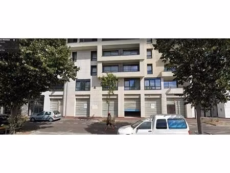 location commerce 162 m² à 1 138 m²