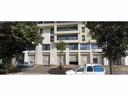 location commerce rouen 76100 571m²