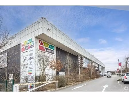 location commerce 108 m²