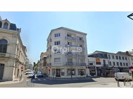location commerce 113 m²