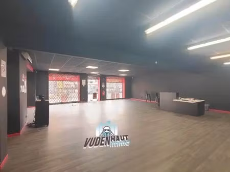 location commerce 751 m²