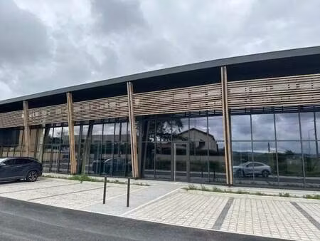 location commerce 187 m²